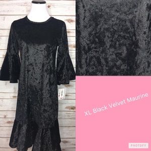 SOLD BNWT Black Velvet Maurine!!